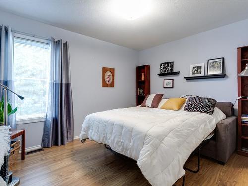 490-1255 Raymer Avenue, Kelowna, BC - Indoor Photo Showing Bedroom