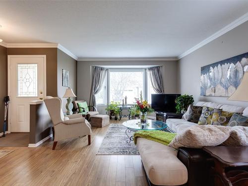 490-1255 Raymer Avenue, Kelowna, BC - Indoor Photo Showing Living Room