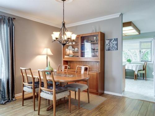 490-1255 Raymer Avenue, Kelowna, BC - Indoor Photo Showing Dining Room