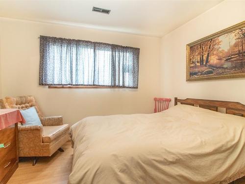 3515 Scott Road, Kelowna, BC - Indoor Photo Showing Bedroom