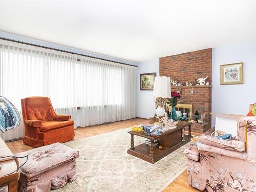 3515 Scott Road, Kelowna, BC - Indoor Photo Showing Living Room With Fireplace