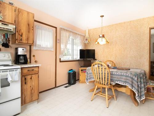 3515 Scott Road, Kelowna, BC - Indoor Photo Showing Kitchen