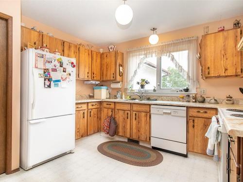 3515 Scott Road, Kelowna, BC - Indoor Photo Showing Kitchen