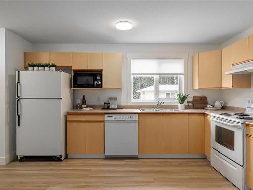 1009 Hudson Road, West Kelowna, BC - Indoor Photo Showing Kitchen With Double Sink