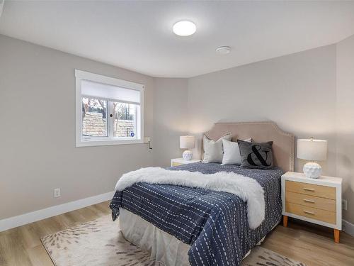 1009 Hudson Road, West Kelowna, BC - Indoor Photo Showing Bedroom