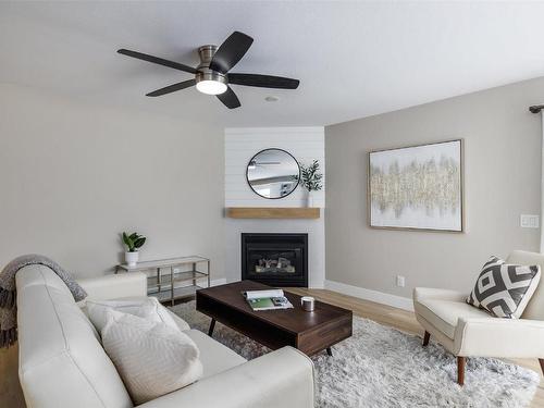 1009 Hudson Road, West Kelowna, BC - Indoor Photo Showing Living Room With Fireplace