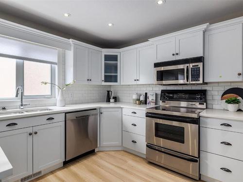 1009 Hudson Road, West Kelowna, BC - Indoor Photo Showing Kitchen