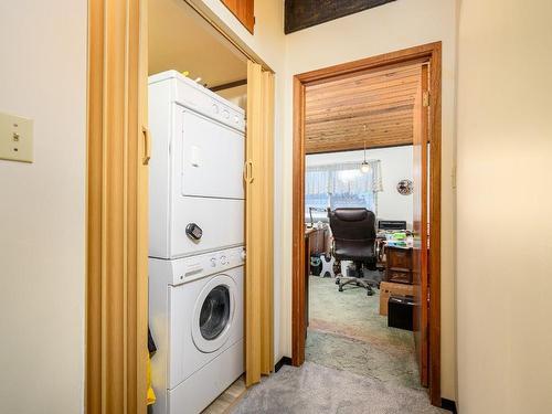 1020 12 Street, Salmon Arm, BC - Indoor Photo Showing Laundry Room
