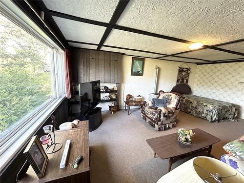 1020 12 Street, Salmon Arm, BC - Indoor Photo Showing Living Room