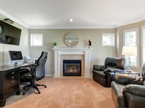 115-665 Cook Road, Kelowna, BC - Indoor Photo Showing Living Room With Fireplace