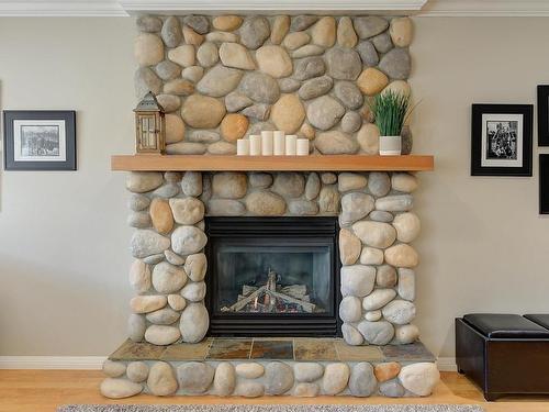 115-665 Cook Road, Kelowna, BC - Indoor Photo Showing Living Room With Fireplace