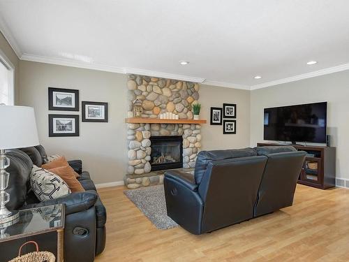 115-665 Cook Road, Kelowna, BC - Indoor Photo Showing Living Room With Fireplace