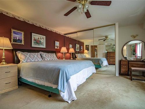 124-3595 Skaha Lake Road, Penticton, BC - Indoor Photo Showing Bedroom