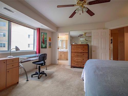 124-3595 Skaha Lake Road, Penticton, BC - Indoor Photo Showing Bedroom