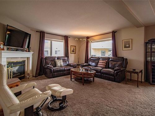 124-3595 Skaha Lake Road, Penticton, BC - Indoor Photo Showing Living Room With Fireplace