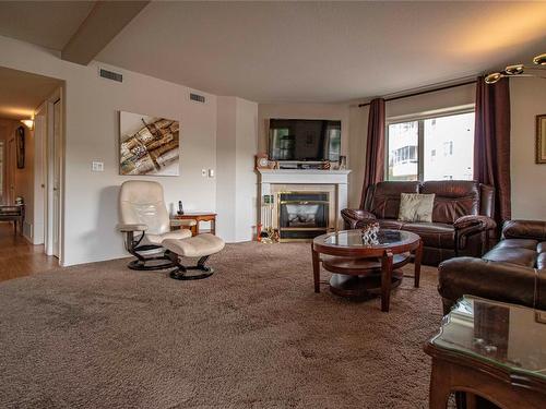 124-3595 Skaha Lake Road, Penticton, BC - Indoor Photo Showing Living Room With Fireplace