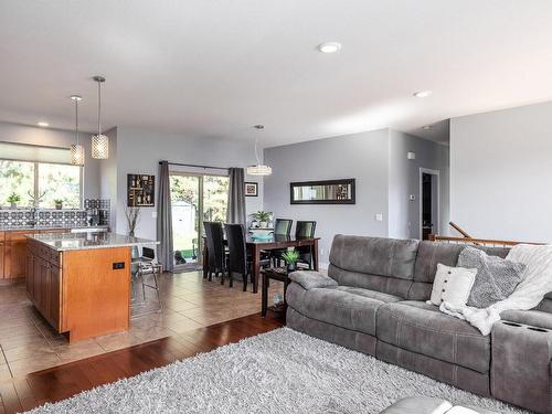 13234 Apex Crescent, Lake Country, BC - Indoor Photo Showing Living Room