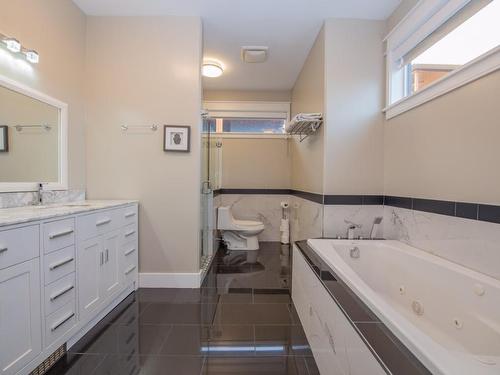 7505 Kennedy Lane, Vernon, BC - Indoor Photo Showing Bathroom