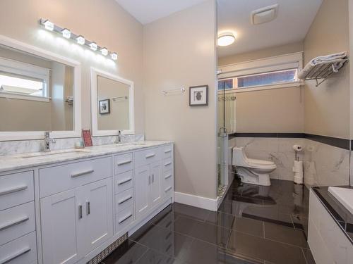 7505 Kennedy Lane, Vernon, BC - Indoor Photo Showing Bathroom