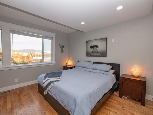 7505 Kennedy Lane, Vernon, BC - Indoor Photo Showing Bedroom