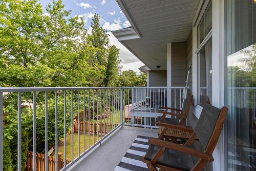 22-1853 Parkview Crescent, Kelowna, BC - Outdoor With Balcony With Exterior