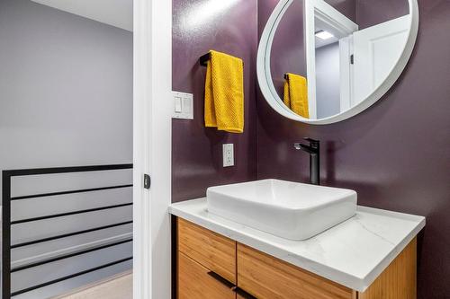 22-1853 Parkview Crescent, Kelowna, BC - Indoor Photo Showing Bathroom
