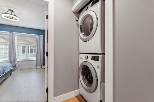 22-1853 Parkview Crescent, Kelowna, BC - Indoor Photo Showing Laundry Room