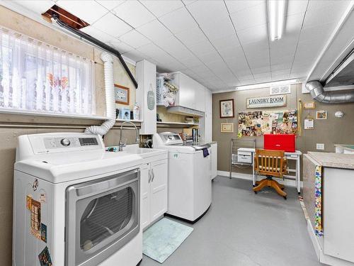 3532 Barney Road, West Kelowna, BC - Indoor Photo Showing Laundry Room
