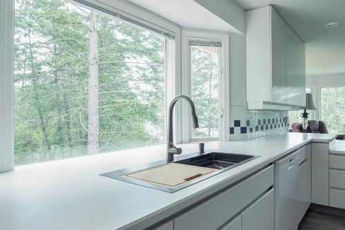 46 Farchant Way, Vernon, BC - Indoor Photo Showing Kitchen With Double Sink