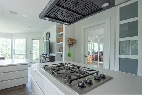 46 Farchant Way, Vernon, BC - Indoor Photo Showing Kitchen