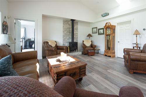 46 Farchant Way, Vernon, BC - Indoor Photo Showing Living Room