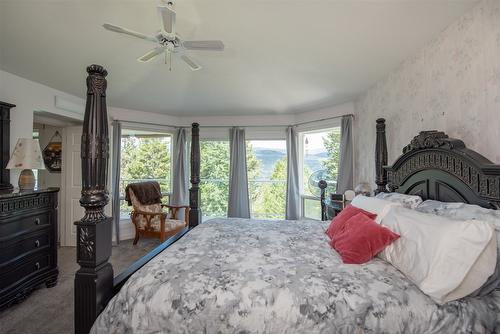 46 Farchant Way, Vernon, BC - Indoor Photo Showing Bedroom