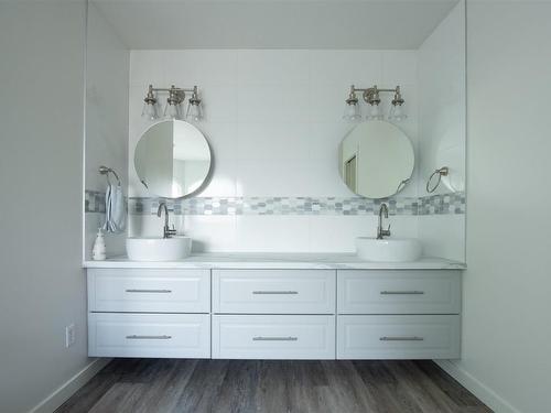 46 Farchant Way, Vernon, BC - Indoor Photo Showing Bathroom