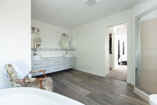 46 Farchant Way, Vernon, BC - Indoor Photo Showing Bathroom