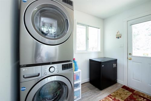 46 Farchant Way, Vernon, BC - Indoor Photo Showing Laundry Room