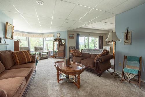 46 Farchant Way, Vernon, BC - Indoor Photo Showing Living Room