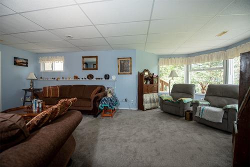 46 Farchant Way, Vernon, BC - Indoor Photo Showing Living Room