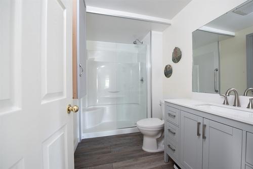 46 Farchant Way, Vernon, BC - Indoor Photo Showing Bathroom