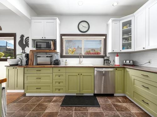 253 Royal Ave, Kamloops, BC - Indoor Photo Showing Kitchen