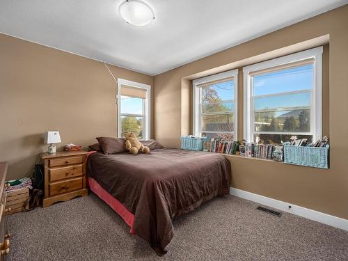 253 Royal Ave, Kamloops, BC - Indoor Photo Showing Bedroom