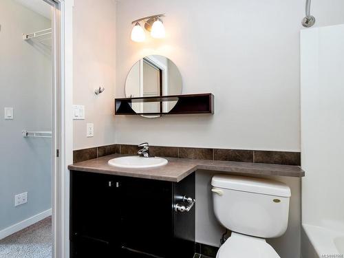 223-555 Franklyn St, Nanaimo, BC - Indoor Photo Showing Bathroom