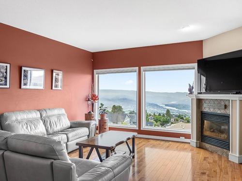 30-2365 Abbeyglen Way, Kamloops, BC - Indoor Photo Showing Living Room With Fireplace