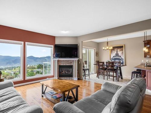 30-2365 Abbeyglen Way, Kamloops, BC - Indoor Photo Showing Living Room With Fireplace