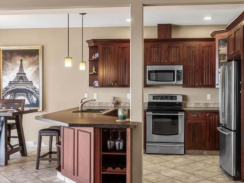 30-2365 Abbeyglen Way, Kamloops, BC - Indoor Photo Showing Kitchen