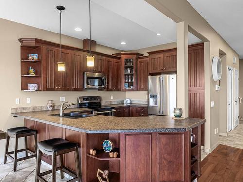 30-2365 Abbeyglen Way, Kamloops, BC - Indoor Photo Showing Kitchen With Double Sink