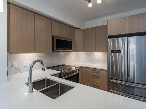 205-3070 Kilpatrick Ave, Courtenay, BC - Indoor Photo Showing Kitchen With Double Sink With Upgraded Kitchen