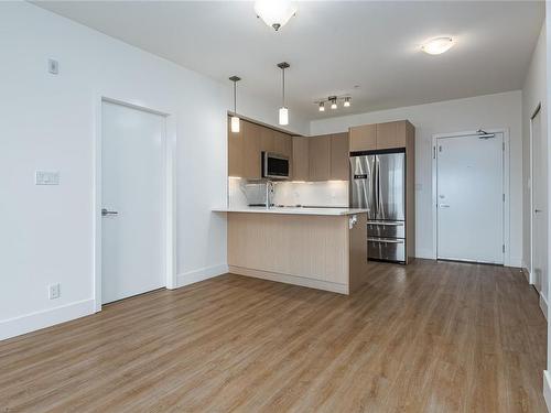 205-3070 Kilpatrick Ave, Courtenay, BC - Indoor Photo Showing Kitchen