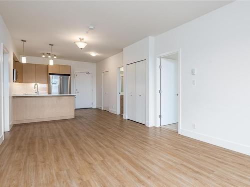 205-3070 Kilpatrick Ave, Courtenay, BC - Indoor Photo Showing Kitchen