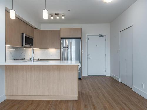 205-3070 Kilpatrick Ave, Courtenay, BC - Indoor Photo Showing Kitchen