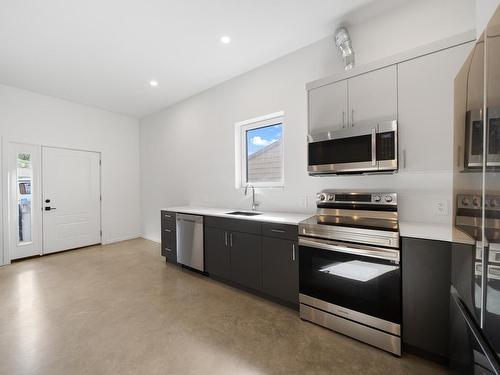 680 Monarch Drive, Kamloops, BC - Indoor Photo Showing Kitchen